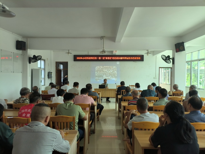科技特派员陈国龙授课.jpg